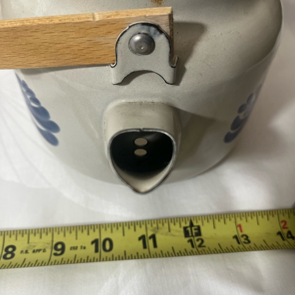 Pfaltzgraff Yorktowne metal enamel tea kettle. Wooden handle. - Picture 10 of 10